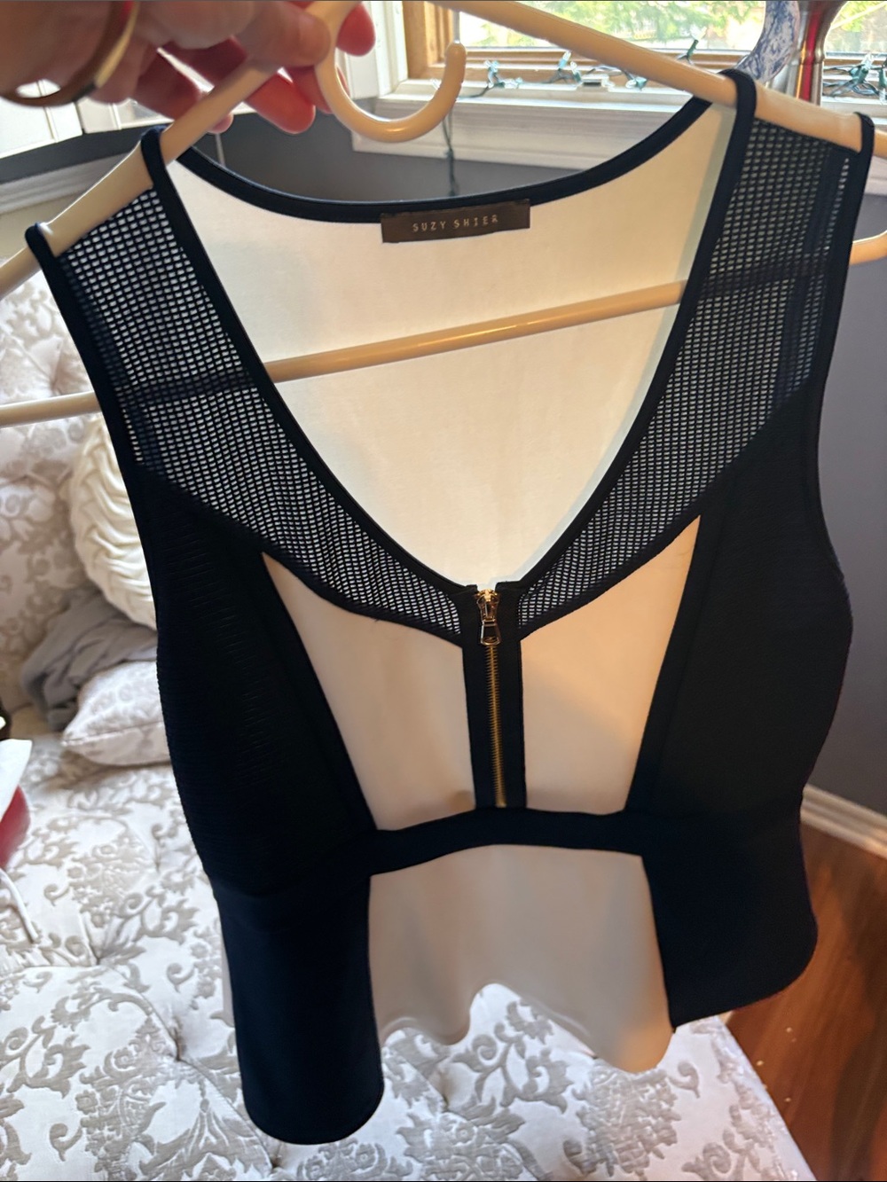 Women’s size L Suzy Sheer Too - Picture 6 of 6